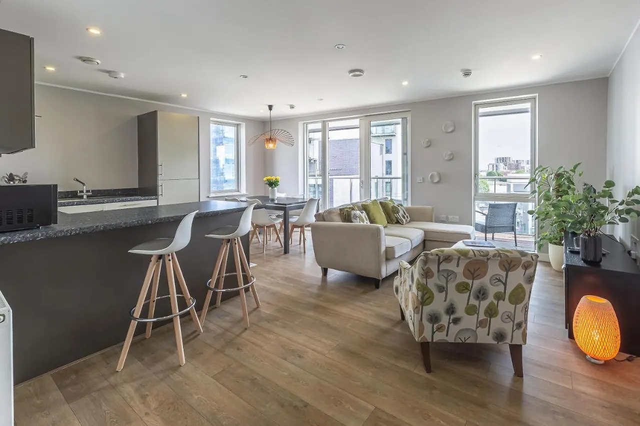 Lovely 3 Beds Penthouse London